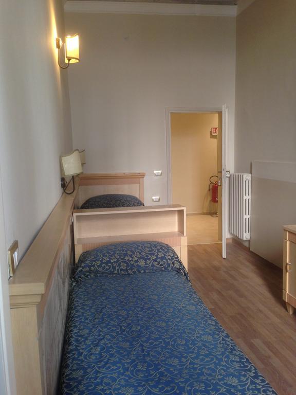 Hhb Hotel Florence Room photo