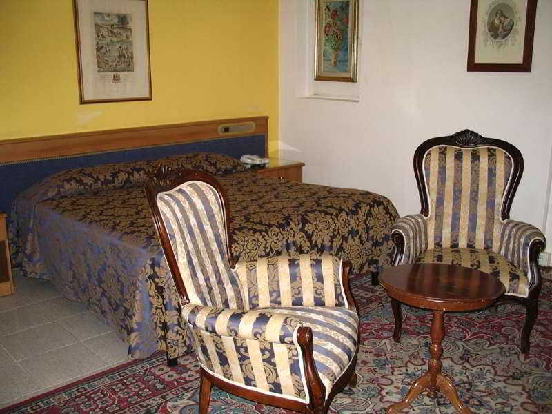 Hhb Hotel Florence Room photo