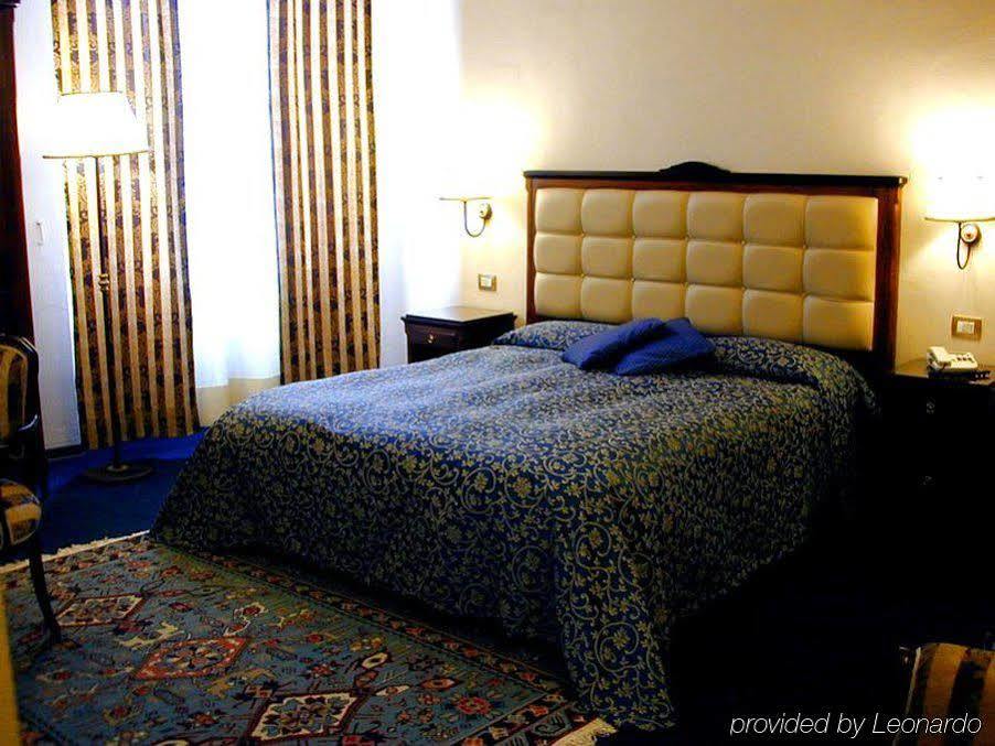 Hhb Hotel Florence Room photo